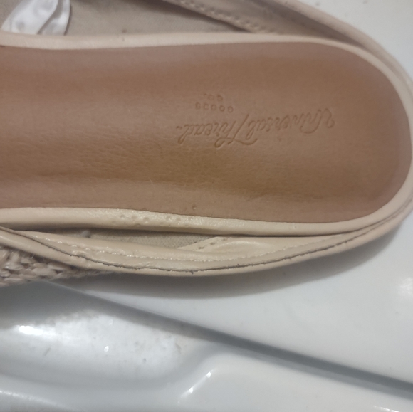 Cream colored Universal Thread slip on flats size 11 - Picture 4 of 4